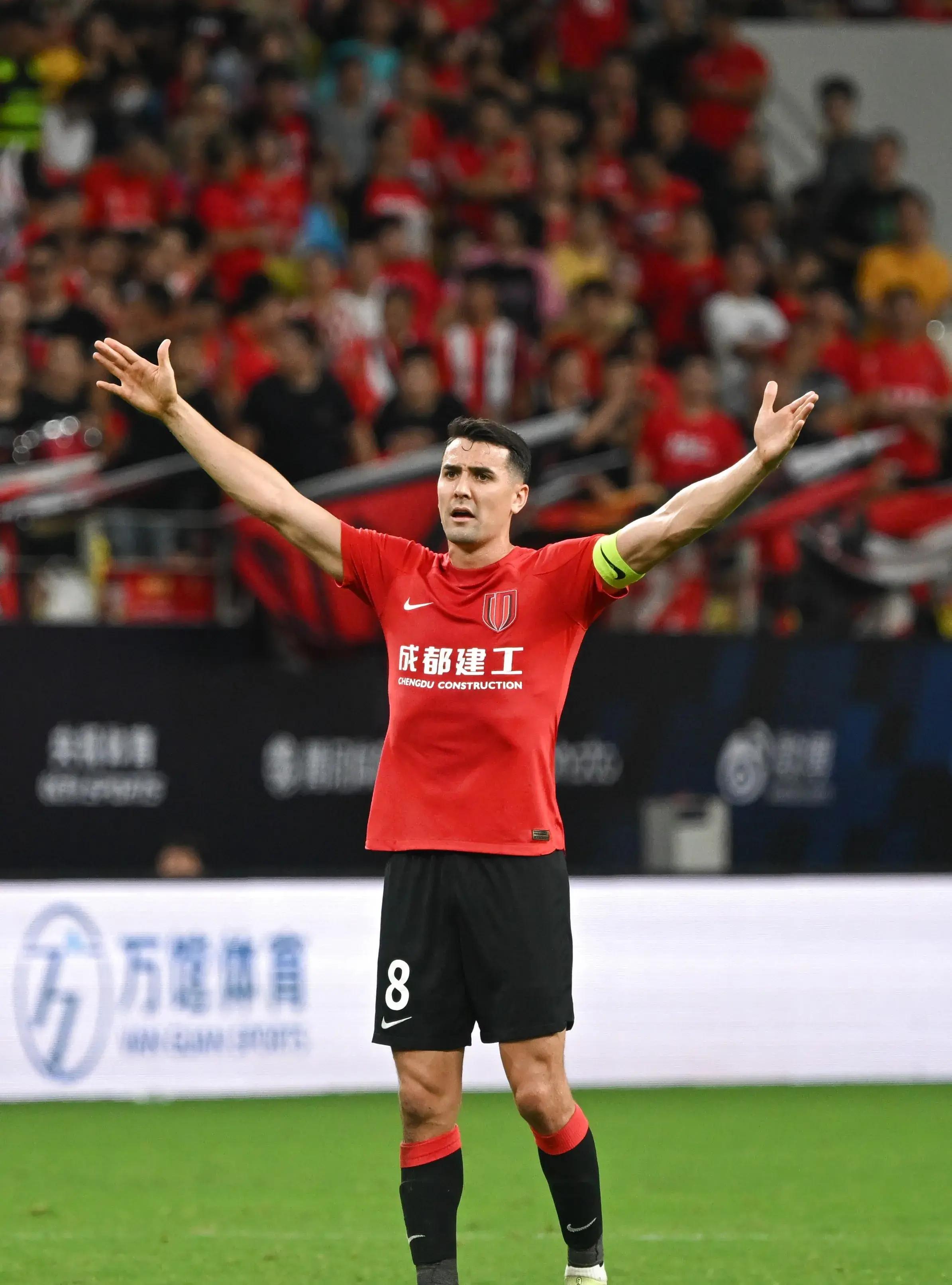 赛前西甲焦点战，波尔图遗憾出局，气氛紧张，更衣室氛围转暖