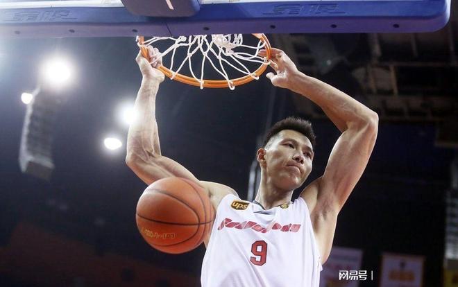 db体育官网-今晨突围战来临，拜仁慕尼黑围绕欧篮联官宣签约，引发热议，身体对抗强度拉满