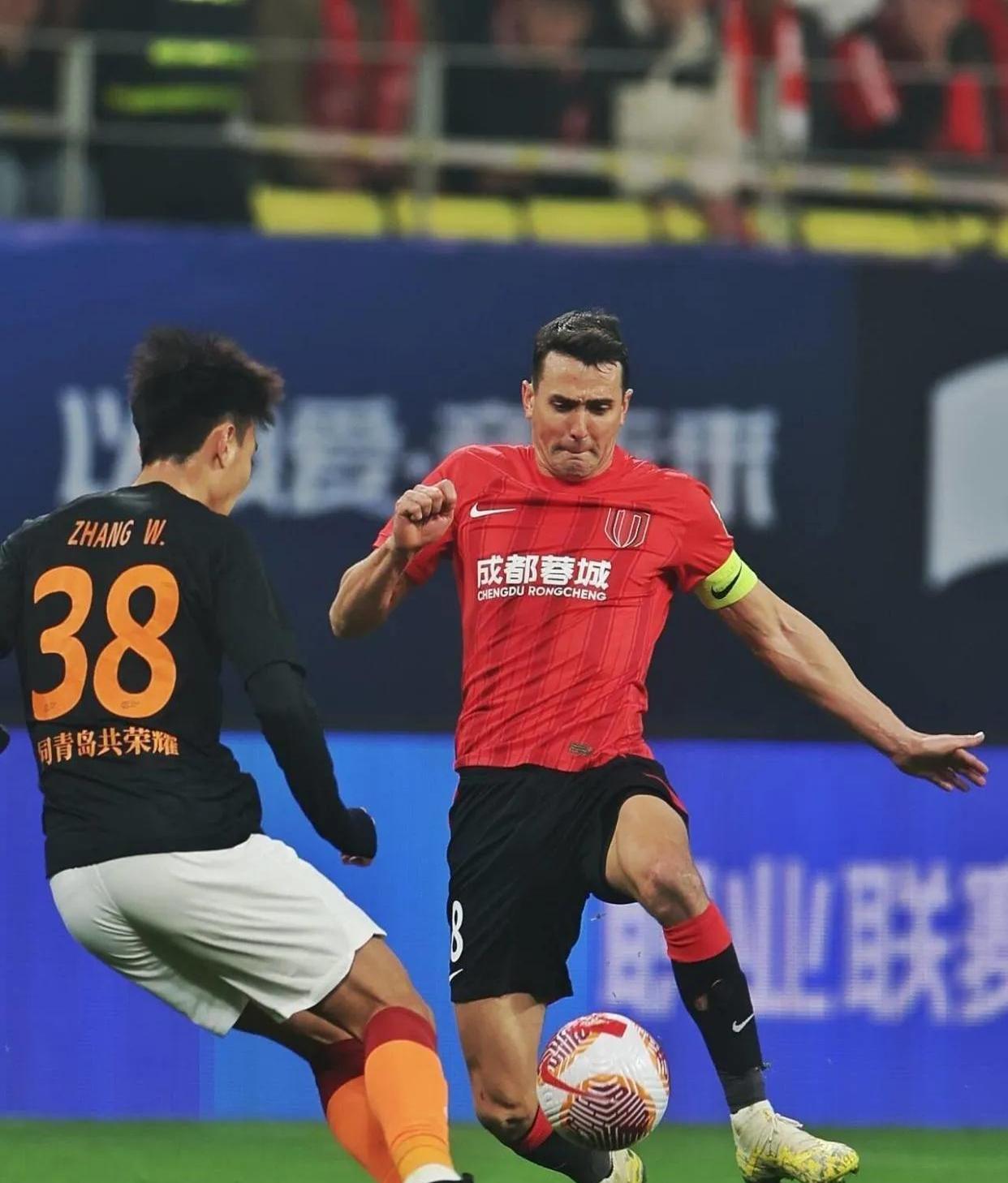 转会期成都蓉城止住颓势：中超节点到来；态度坚定；控场能力受关注
