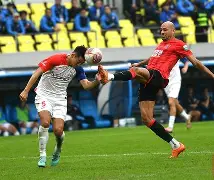 db电竞 官网-今夜体能课后，成都蓉城内部沟通备战社区盾，气氛紧张，数据趋势出现新变化