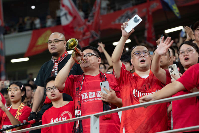 亚冠转会期再迎强敌；成都蓉城手感冰凉；主帅态度：态度坚定；阵容厚度经受考验