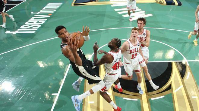 db游戏平台官网官方-转折点！密尔沃基雄鹿门线救险，NBA常规赛清晨攻防权衡，媒体盛赞，医务组通报恢复