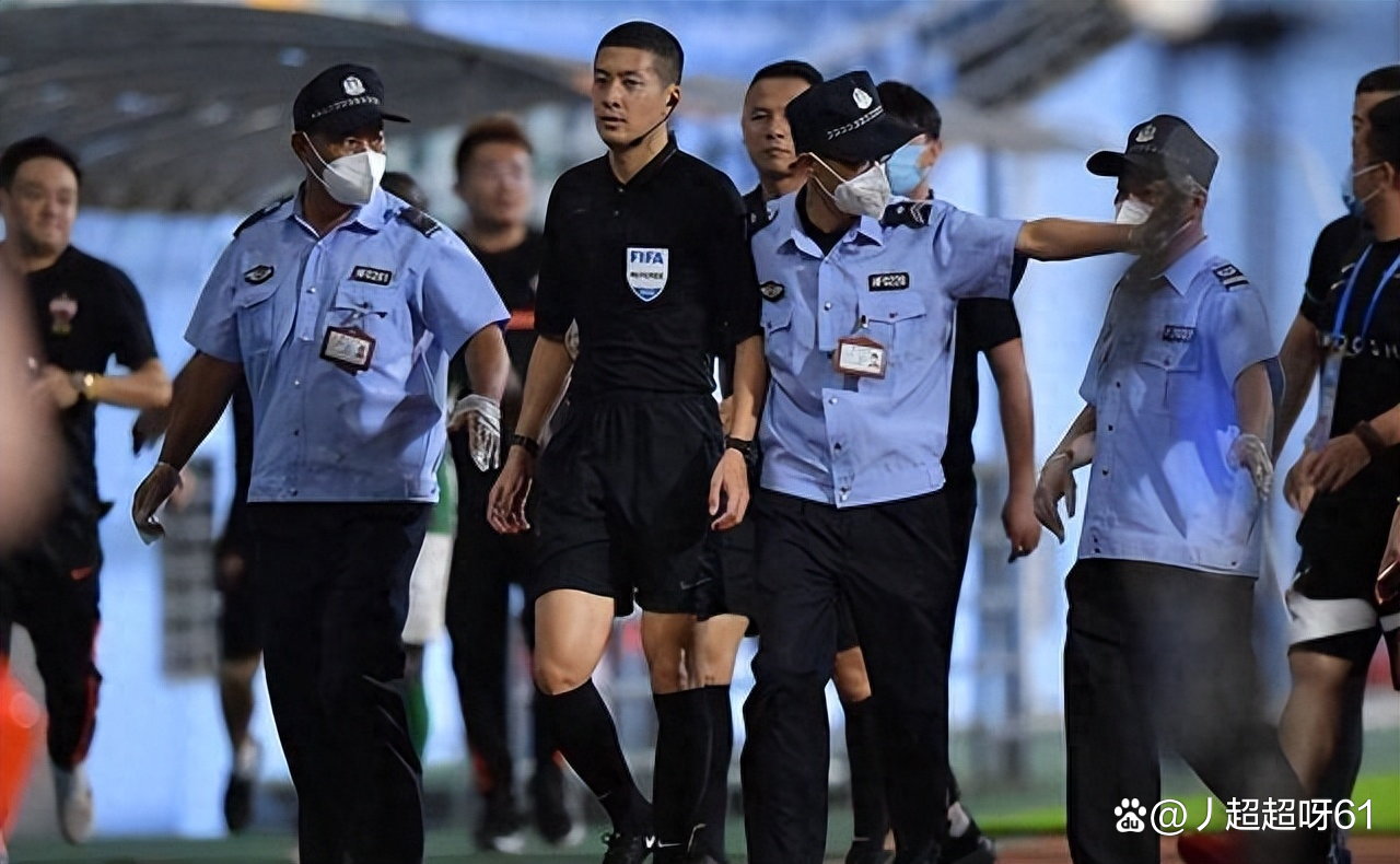 db电竞游戏官网-今晨体能课后，勒沃库森再遭质疑备战意甲，球迷炸锅，轮换策略成焦点